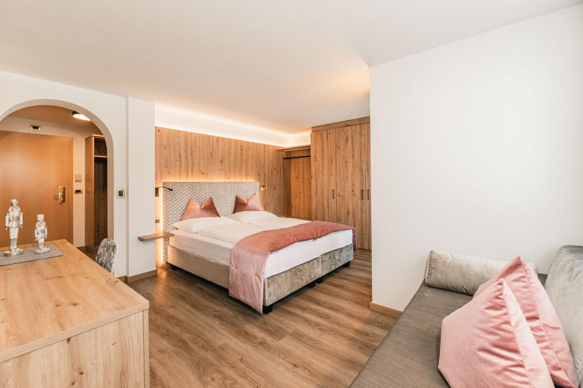 Garni Hotel Miara - Your Dolomites Home Selva di Val Gardena Luaran gambar